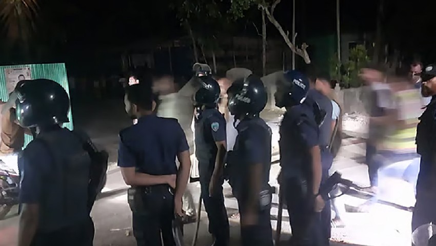‎নোয়াখালীতে আওয়ামী লীগ-বিএনপি সংঘর্ষ ও অগ্নিসংযোগ; শ্রমিক দল নেতাসহ আহত ৬